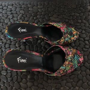 Super cute floral fabric Fioni pumps for summer. Size 7. Like new condition.